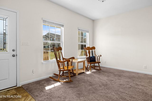 332 Gail Lane, Lenoir City, TN 37772