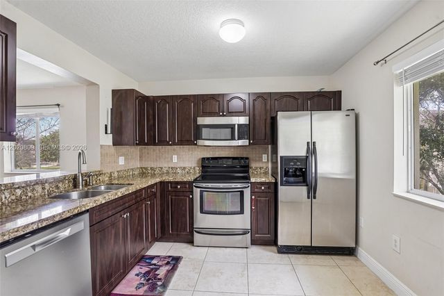 6235 SW 47th Mnr 201, Davie, FL 33314
