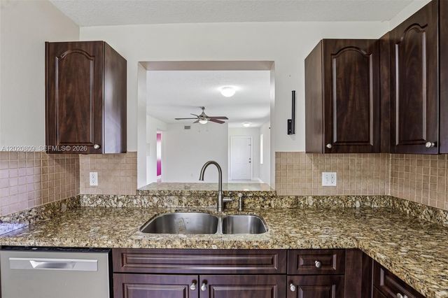 6235 SW 47th Mnr 201, Davie, FL 33314