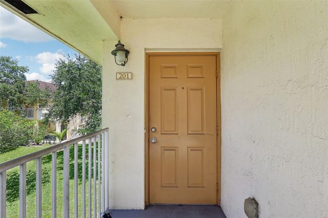 6235 SW 47th Mnr 201, Davie, FL 33314