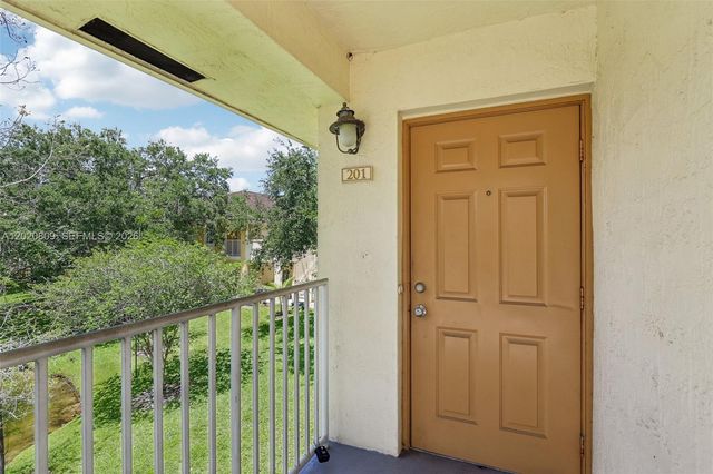 6235 SW 47th Mnr 201, Davie, FL 33314