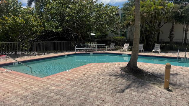 6235 SW 47th Mnr 201, Davie, FL 33314