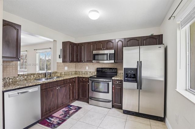 6235 SW 47th Mnr 201, Davie, FL 33314