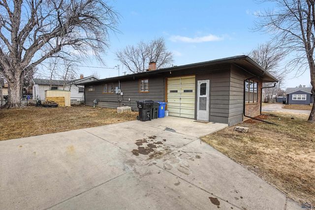 1001 JOY AVE, Rapid City, SD 57702