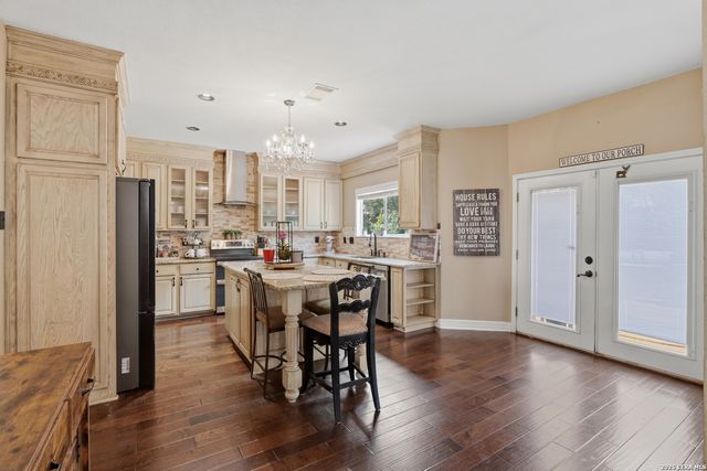1902 SHOREHAM, San Antonio, TX 78260