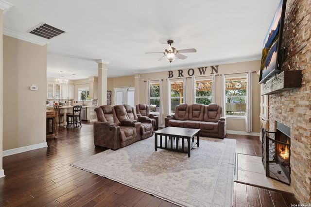 1902 SHOREHAM, San Antonio, TX 78260