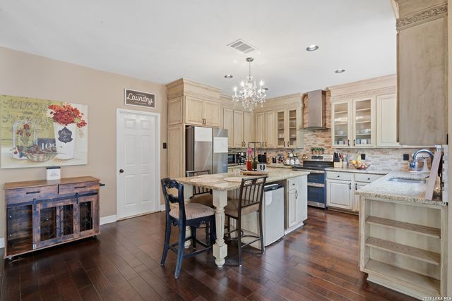 1902 SHOREHAM, San Antonio, TX 78260