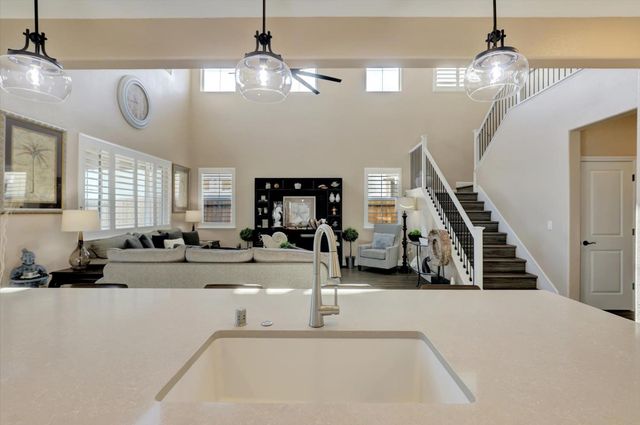 1104 Shadowgate Dr, Roseville, CA 95747