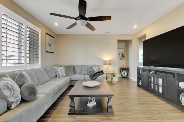 1104 Shadowgate Dr, Roseville, CA 95747