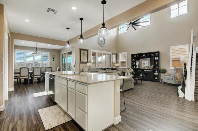 1104 Shadowgate Dr, Roseville, CA 95747