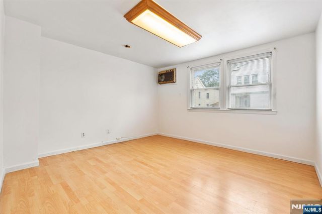 352 Totowa Avenue, Paterson, NJ 07502