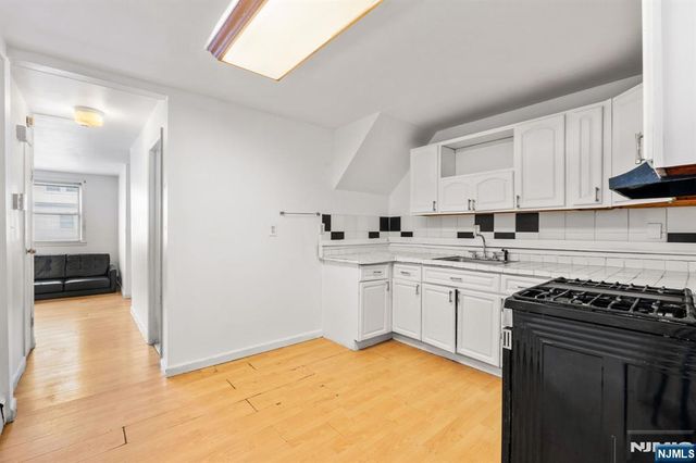 352 Totowa Avenue, Paterson, NJ 07502