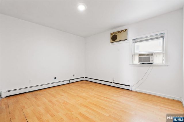 352 Totowa Avenue, Paterson, NJ 07502