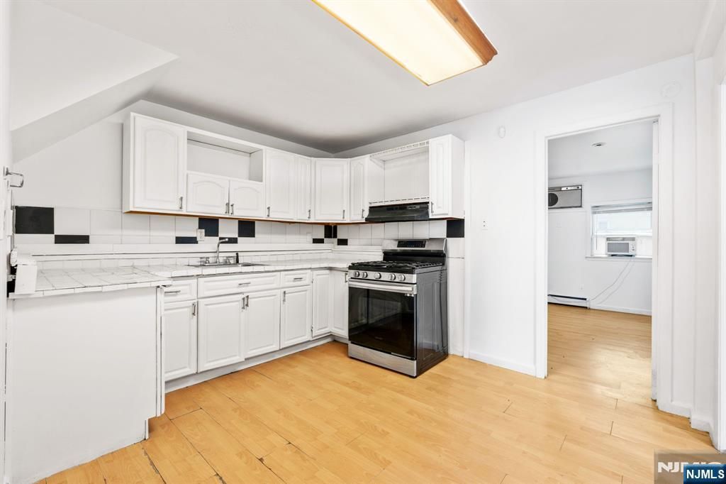 352 Totowa Avenue, Paterson, NJ 07502