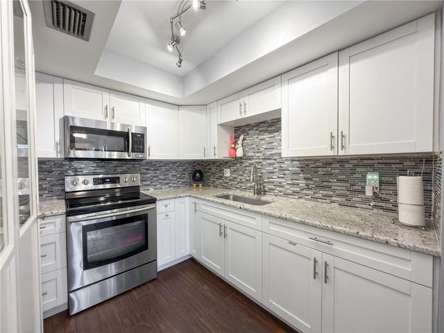 8100 DR MARTIN LUTHER KING JR STREET N 202, St Petersburg, FL 33702