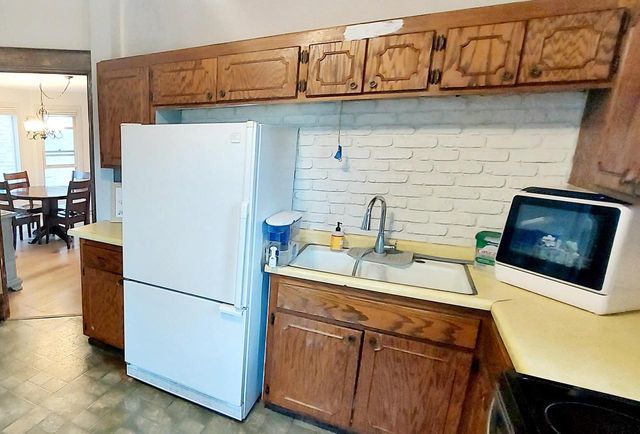 202 Grand AVENUE, Hartford, WI 53027