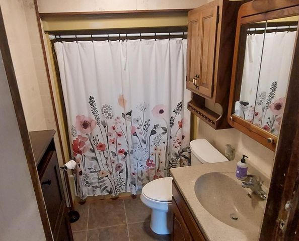 202 Grand AVENUE, Hartford, WI 53027