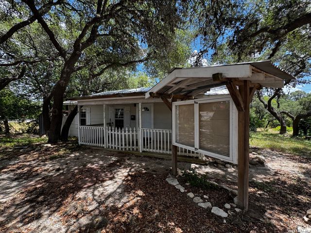 9317 Park Road 37, Lakehills, TX 78063