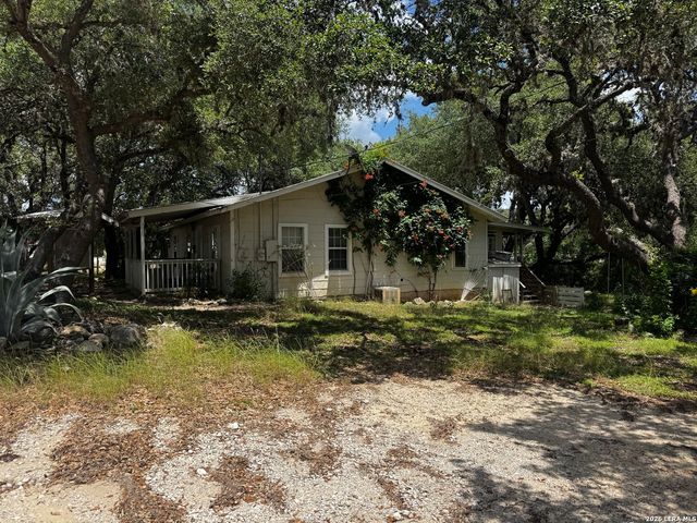 9317 Park Road 37, Lakehills, TX 78063