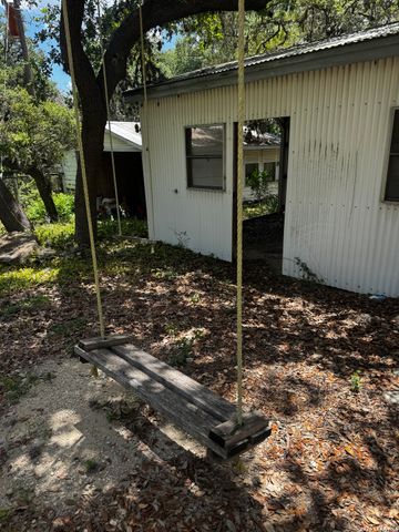 9317 Park Road 37, Lakehills, TX 78063