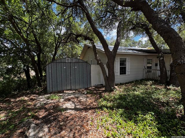 9317 Park Road 37, Lakehills, TX 78063