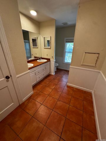 9317 Park Road 37, Lakehills, TX 78063