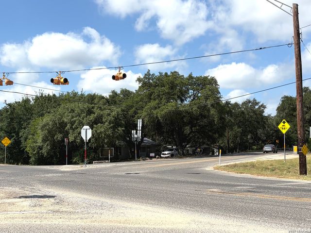 9317 Park Road 37, Lakehills, TX 78063