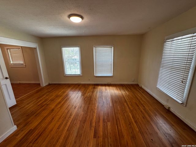 9317 Park Road 37, Lakehills, TX 78063