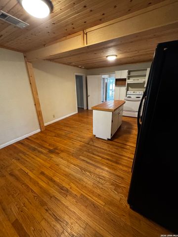 9317 Park Road 37, Lakehills, TX 78063