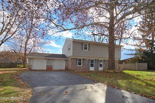 6847 Woodlake Drive, Toledo, OH 43617