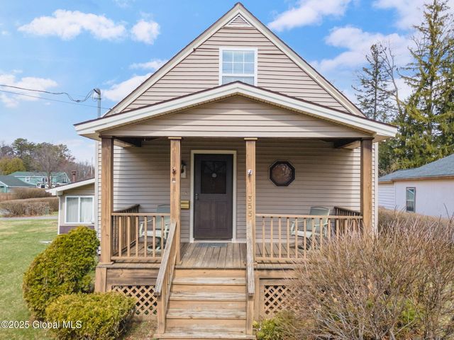 355 Clayton Road, Schenectady, NY 12304