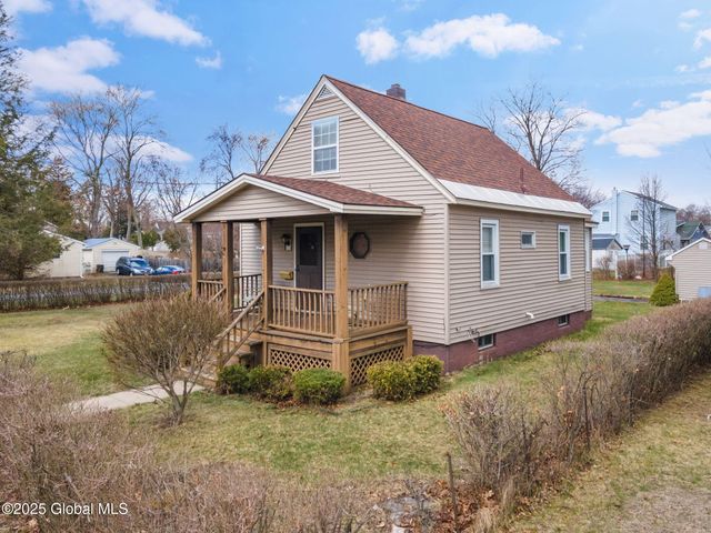 355 Clayton Road, Schenectady, NY 12304