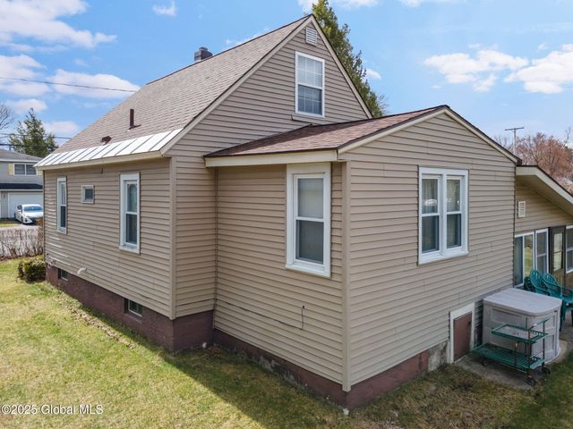 355 Clayton Road, Schenectady, NY 12304