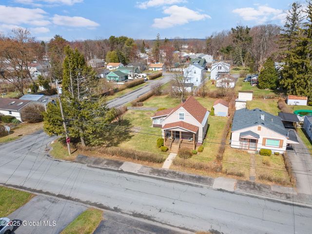 355 Clayton Road, Schenectady, NY 12304