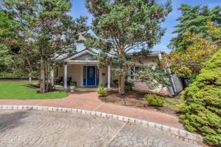 29 Woodrow Street, Oakhurst, NJ 07755
