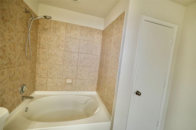 19010 Remington Springs Dr, Houston, TX 77073