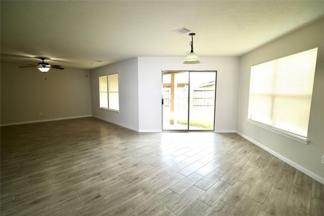 19010 Remington Springs Dr, Houston, TX 77073