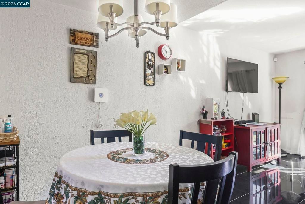 Image 10 of property listing at 61 61 Meadowbrook Cir, Pittsburg, CA 94565