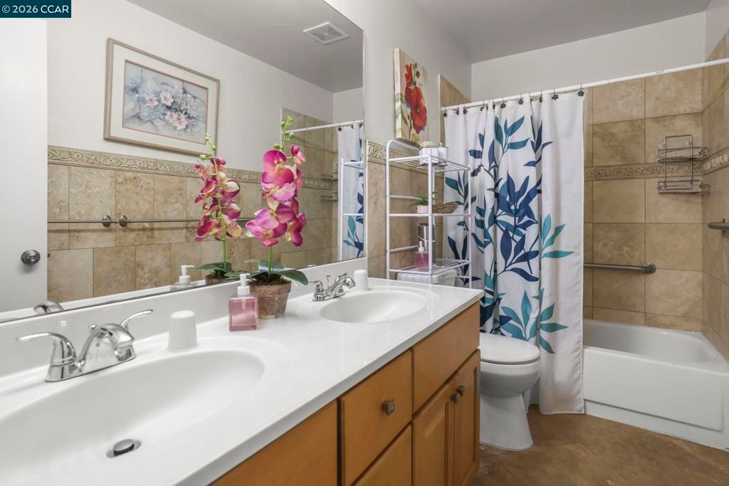 Image 19 of property listing at 61 61 Meadowbrook Cir, Pittsburg, CA 94565