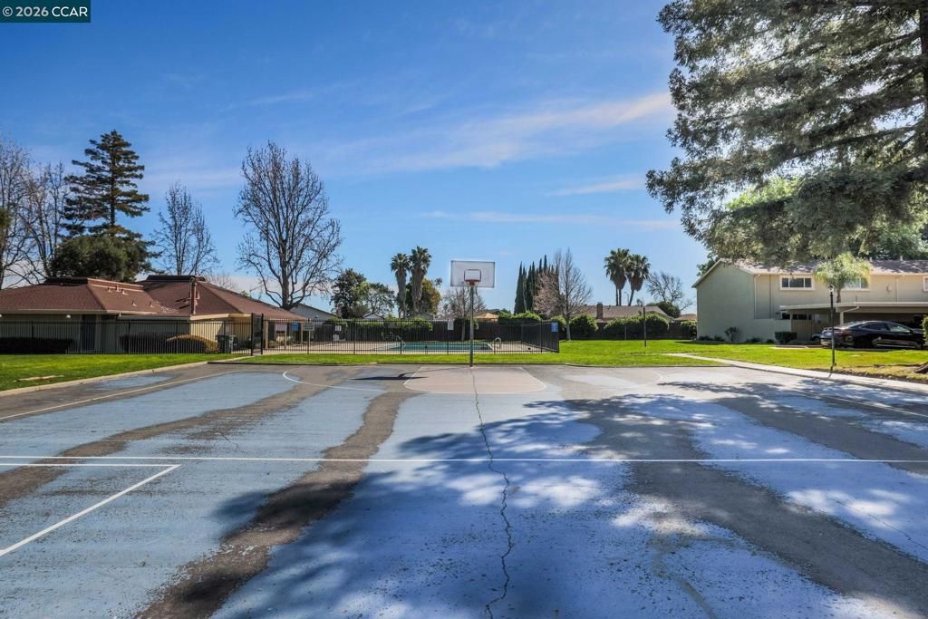 Image 22 of property listing at 61 61 Meadowbrook Cir, Pittsburg, CA 94565