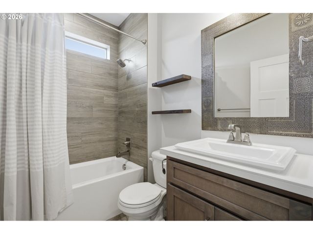 1285 S FIELDCREST Dr, Ridgefield, WA 98642