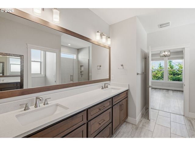 1285 S FIELDCREST Dr, Ridgefield, WA 98642