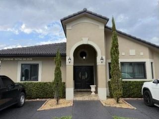 8741 NW 141st Ter NW, Miami Lakes, FL 33018