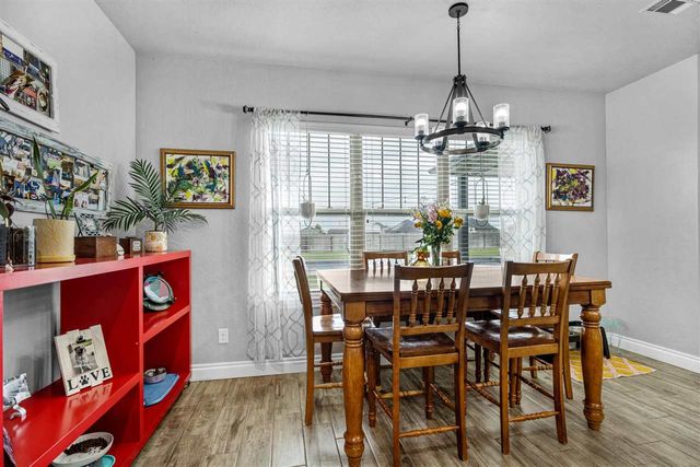 1208 NE Fishermans Cove Dr, Elgin, OK 73538
