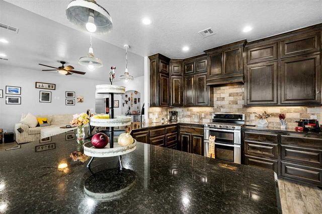 1208 NE Fishermans Cove Dr, Elgin, OK 73538