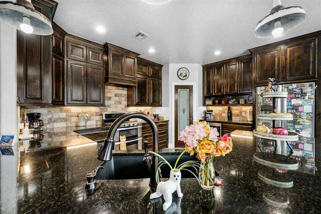 1208 NE Fishermans Cove Dr, Elgin, OK 73538
