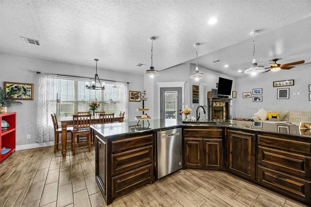 1208 NE Fishermans Cove Dr, Elgin, OK 73538