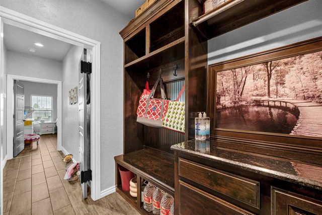 1208 NE Fishermans Cove Dr, Elgin, OK 73538