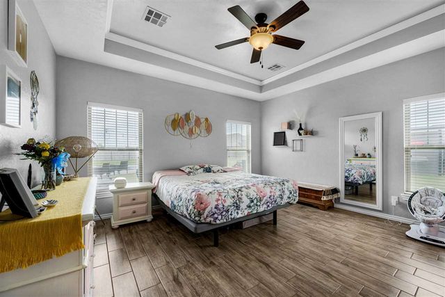 1208 NE Fishermans Cove Dr, Elgin, OK 73538