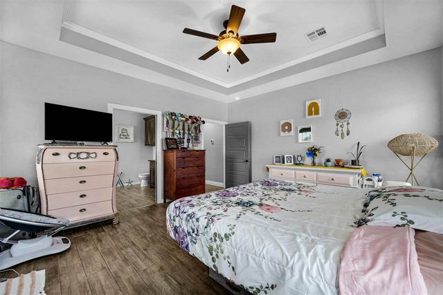 1208 NE Fishermans Cove Dr, Elgin, OK 73538